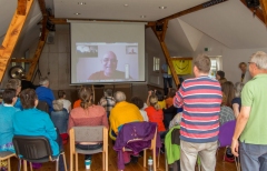 Lachyoga_mit_moderner_Technik